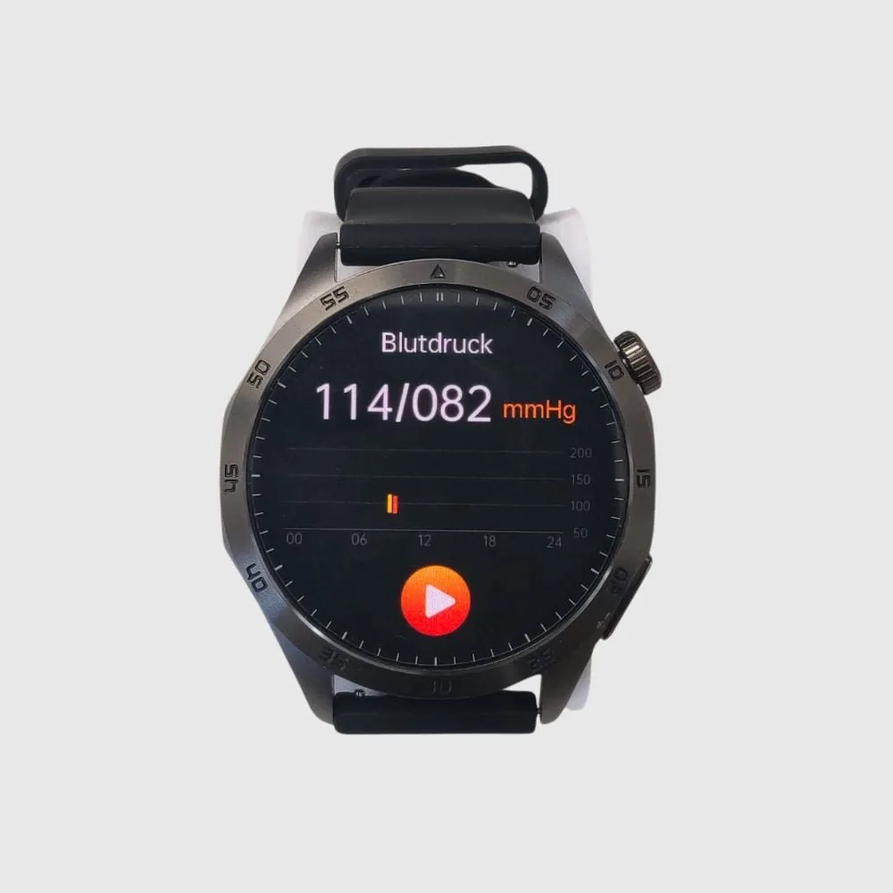 Smartwatch displaying blood pressure reading of 114/082 mmHg.